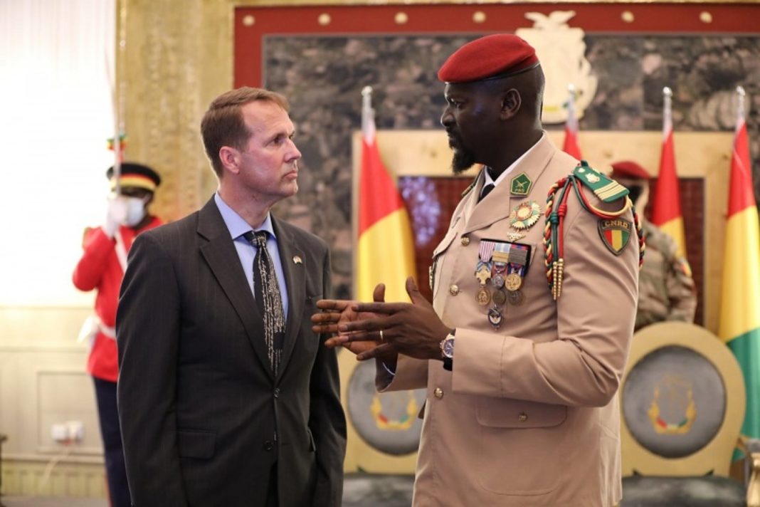 ambassadeur USA et Colonel Doumbouya